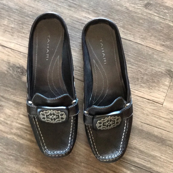 Tahari Shoes - Tahari like new muels size 7.5